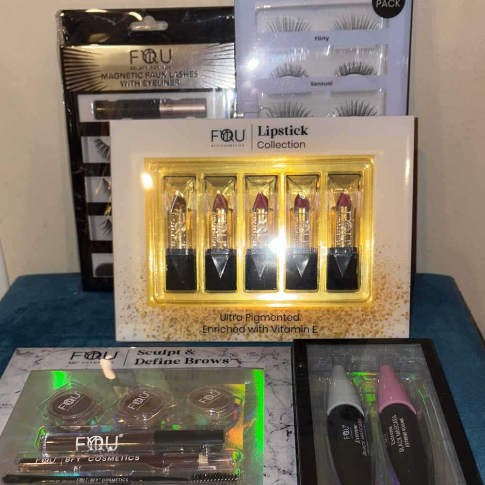 BFY Beauty Makeup Set with Lipsticks and Lashes